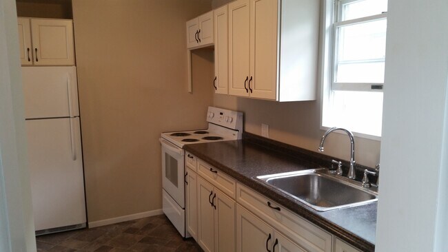 Kitchen - 133 Eley St
