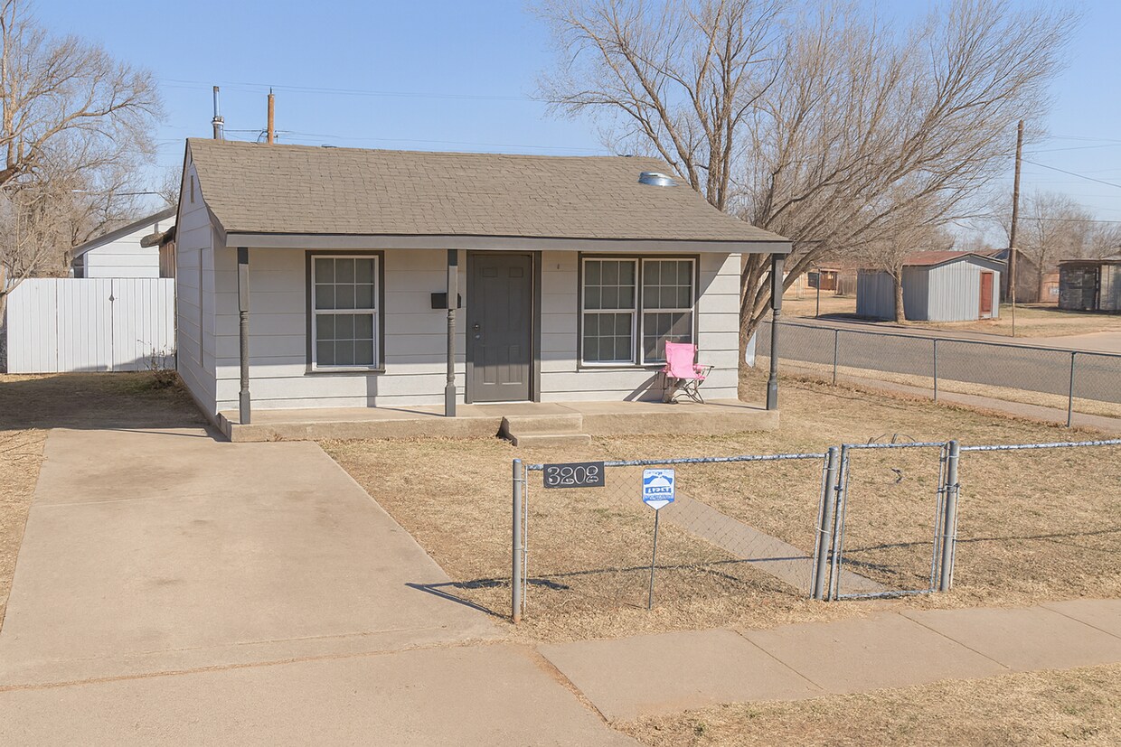 Primary Photo - 3202 Baylor St