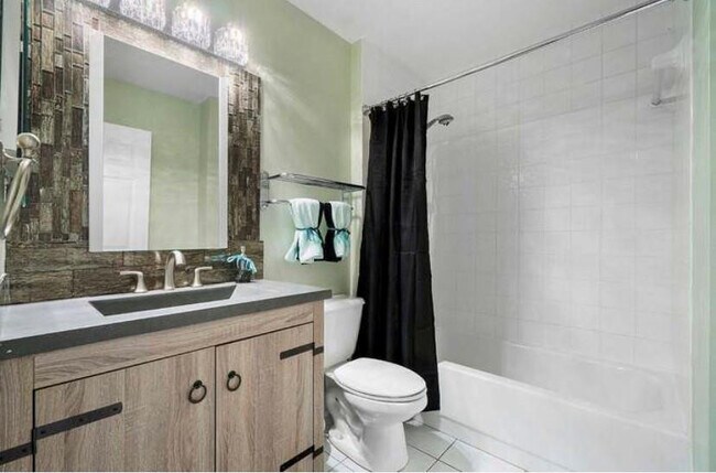 Foto del edificio - 4030 Laurelwood Ln