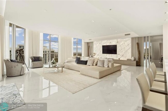 Building Photo - 17301 Biscayne Blvd