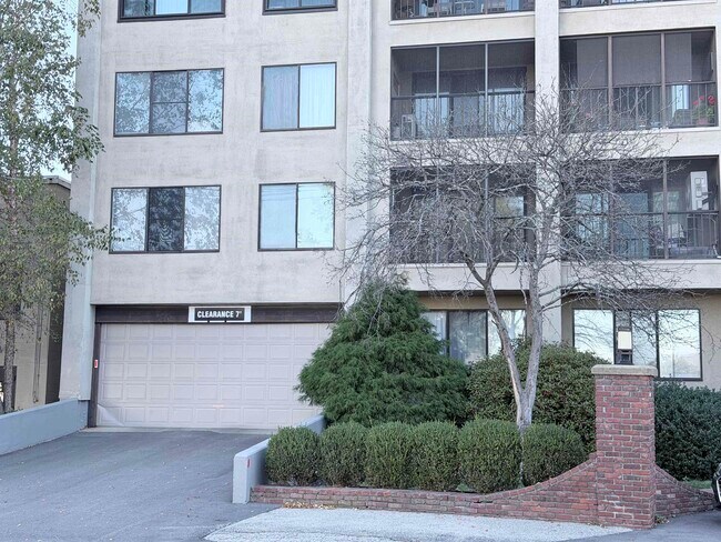 Foto del edificio - 55 River Rd