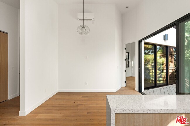 Building Photo - 3427 Bonnie Hill Dr