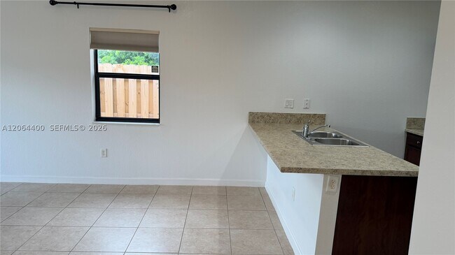 Foto del edificio - 737 SE 37th Pl