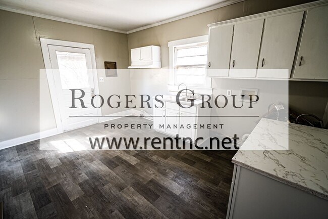 Foto del edificio - 904 Southern Pine St