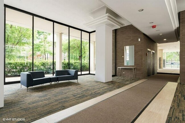 Foto del edificio - 1400 E 55th Plz