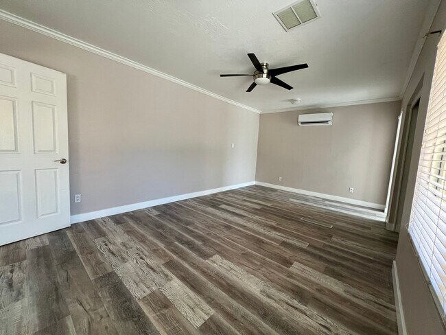 Building Photo - 5117 E Avalon Dr