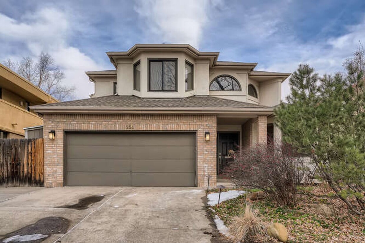 Primary Photo - Beautiful Cherry Creek Home- Great Locatio...