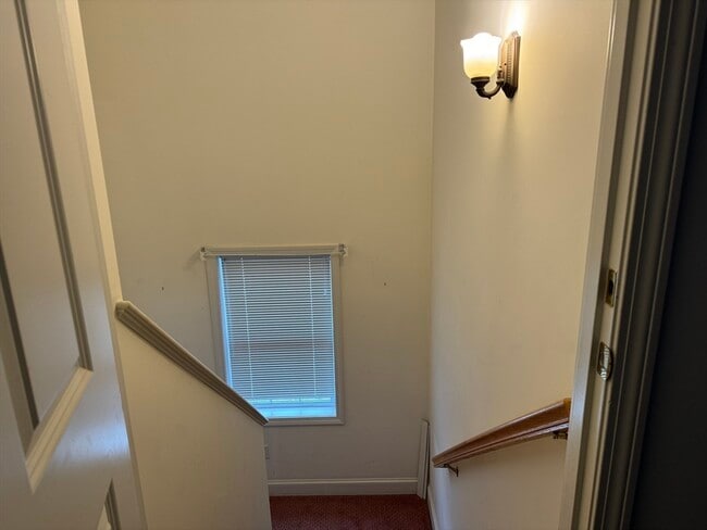 Building Photo - 31 Blackthorn Dr