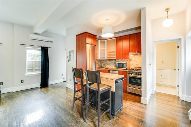 Foto del edificio - 156 7th St