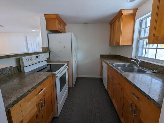 Building Photo - 2804 Applewood Dr