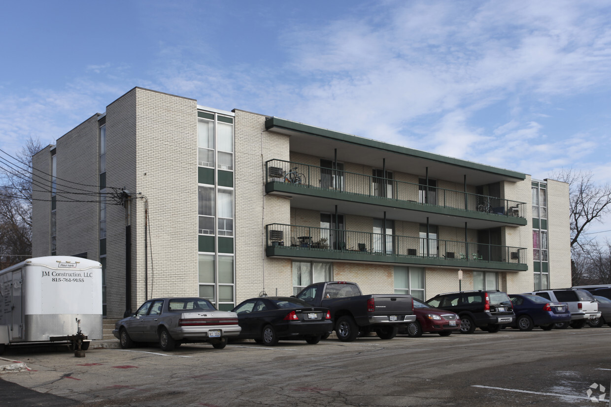 Building Photo - Oak Street Apartments