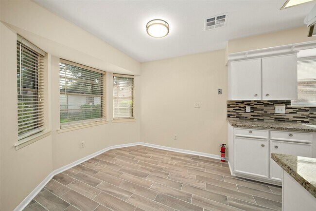 Foto del edificio - 8407 Stroud Dr