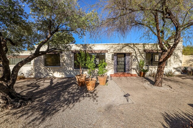 Building Photo - "Charming 3-Bed Oasis with Granite Touches...