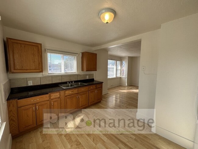 Building Photo - 399 W 17th St