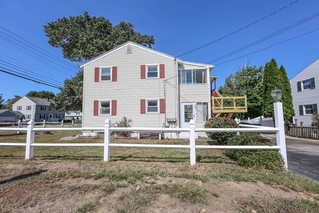 Building Photo - 245 Calef Rd