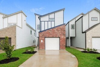 Building Photo - 15216 Estrella Rd E