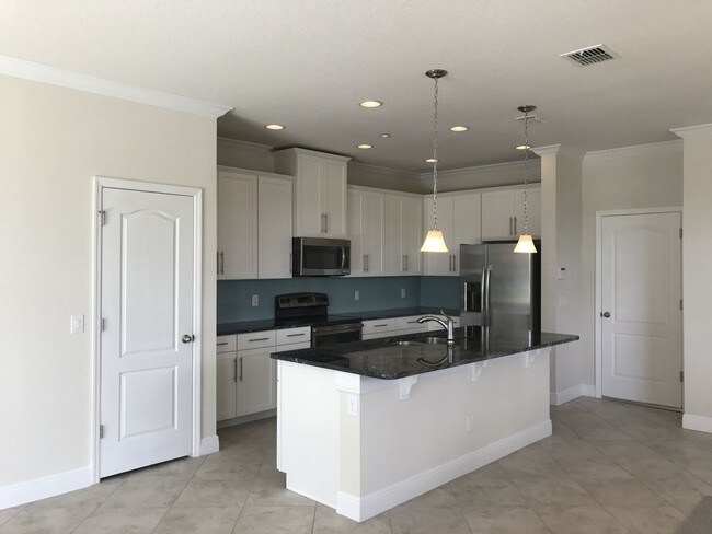 Foto del edificio - pending3/2.5 Model Townhouse In Aloma Trails