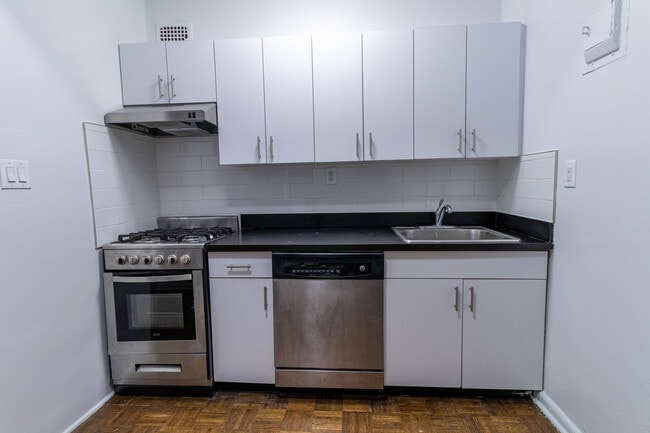 Foto del edificio - 328 E 30th St