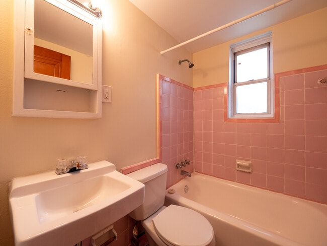 Building Photo - Brentwood Manor