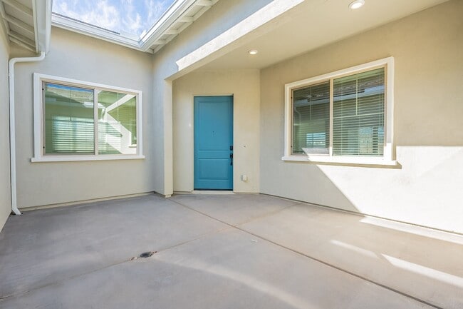 Foto del edificio - 5 BEDROOM 4 BATH SINGLE FAMILY HOME