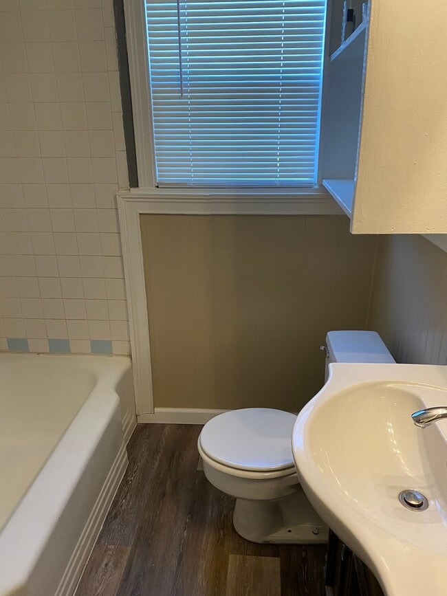 Photo - 405 Williams St House