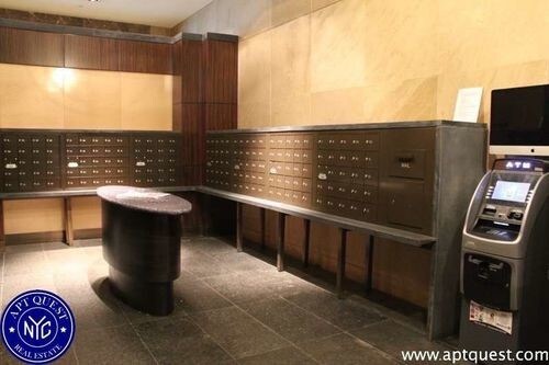 Building Photo - 12 Hanover Sq