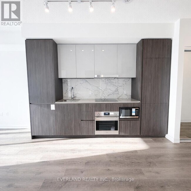 Photo du bâtiment - 8 Interchange Wy