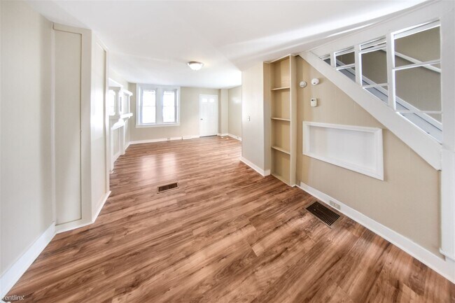 Building Photo - 5 br, 1.5 bath House - 1622 Mount Rose Ave