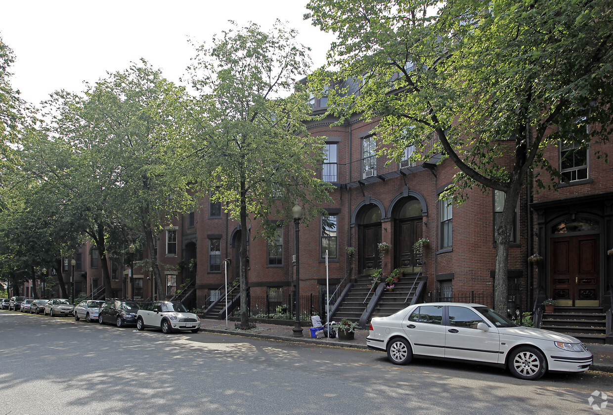 Building Photo - Brownstone Apartments