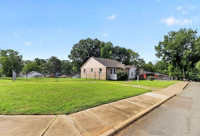 Foto del edificio - Charming 2BD/1BA Home Near Lakewood Park!