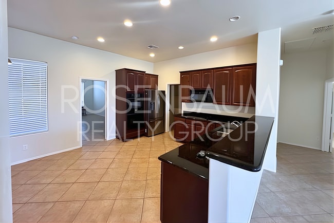 Foto del edificio - 8190 N Turning Leaf Dr