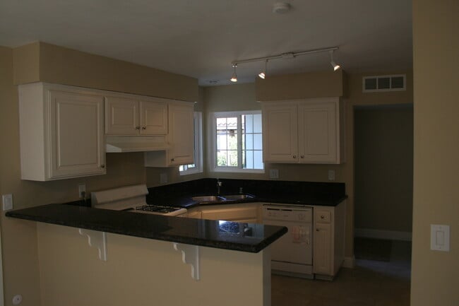 Building Photo - 4413 Foxboro Ave