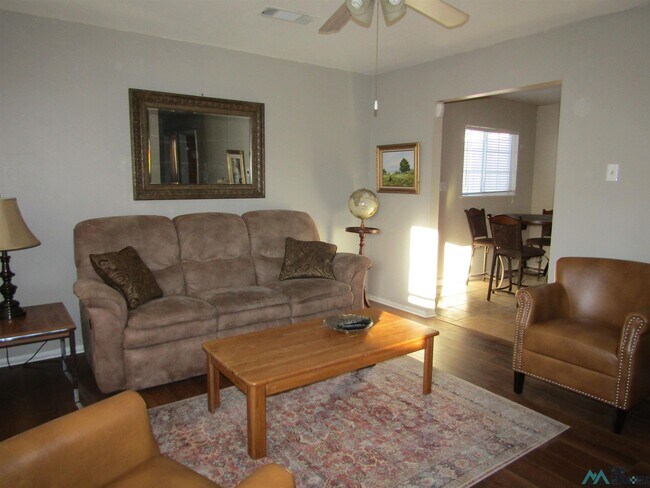 Foto del edificio - 605 1/2 W Quay Ave