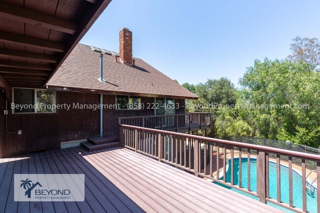 Building Photo - LUXURY IN LAKESIDE , STUNNING 4 BED 3 BATH...