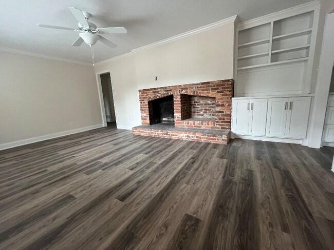 Building Photo - 3517 Jamaica Dr