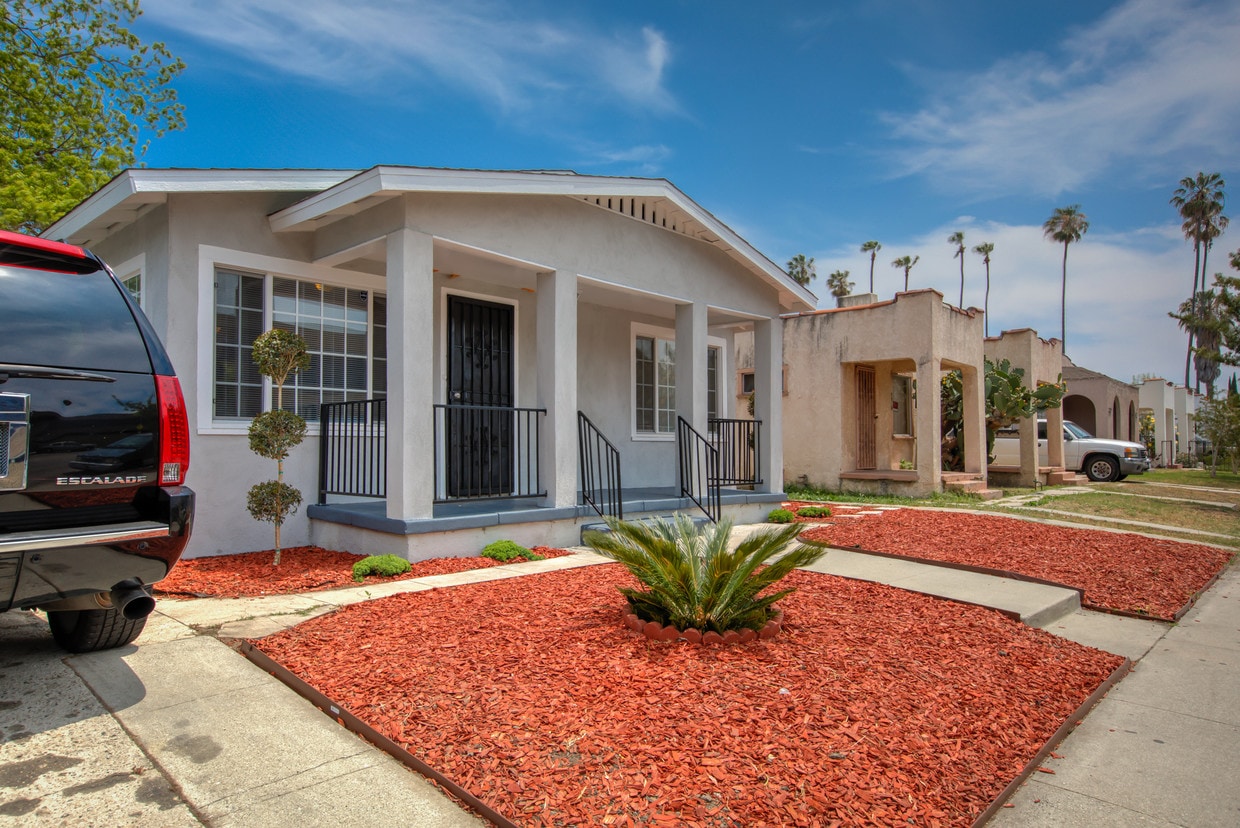 5512 S Van Ness Ave, Los Angeles, CA 90062 House for Rent in Los