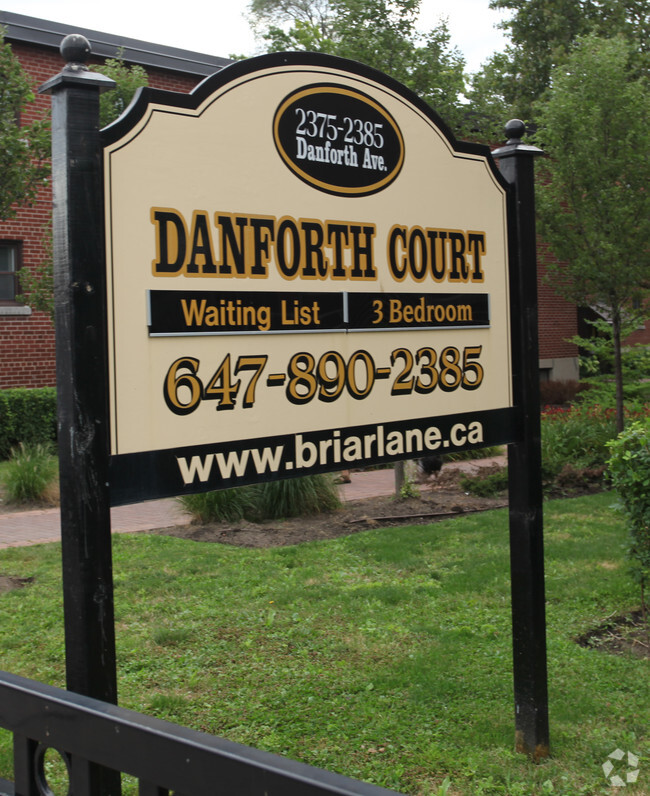 Photo du bâtiment - Danforth Court