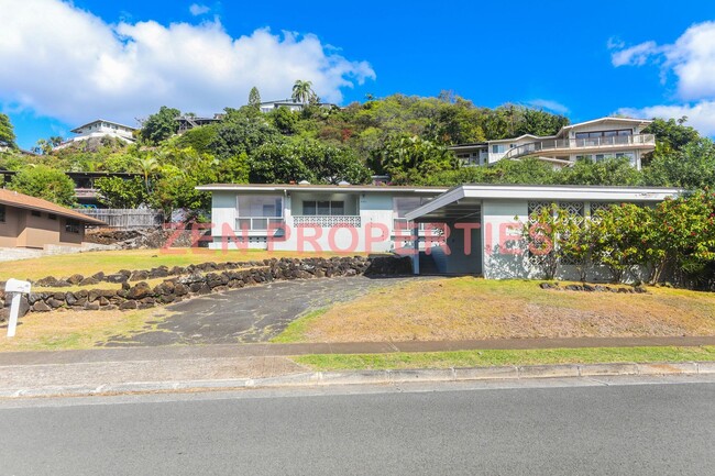 Building Photo - Lower Waialae Iki 3 Bedroom, 2 Bath Single...