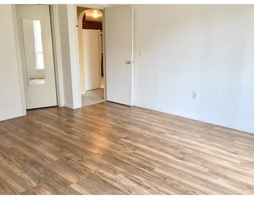 Foto del edificio - 23 Shadowbrook Ln