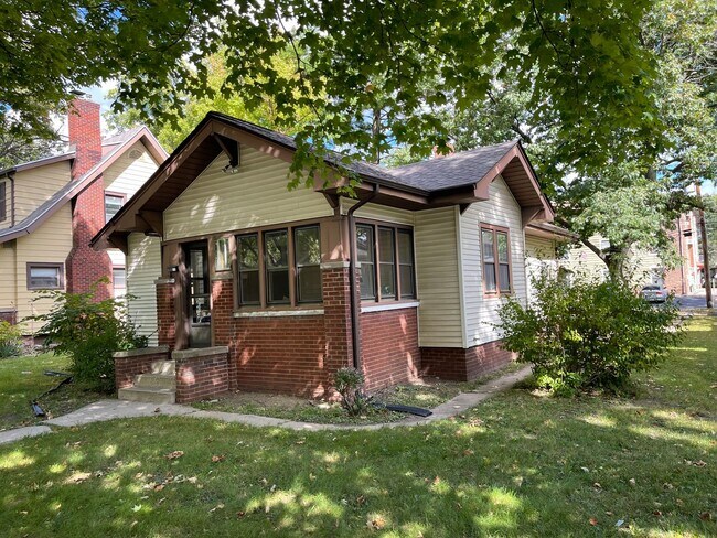 Photo - 2 Bedroom 1 Bath on Campus- 3 people can o... House