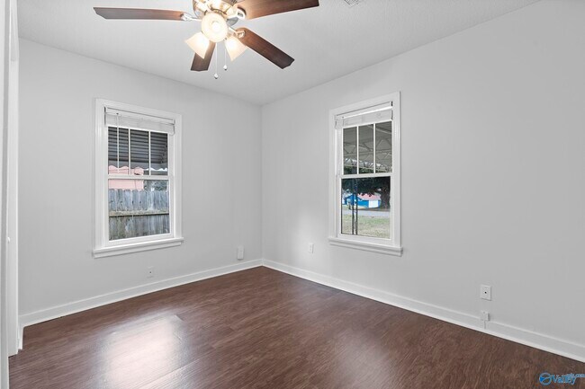 Building Photo - 1306 Oshaughnessy Ave NE