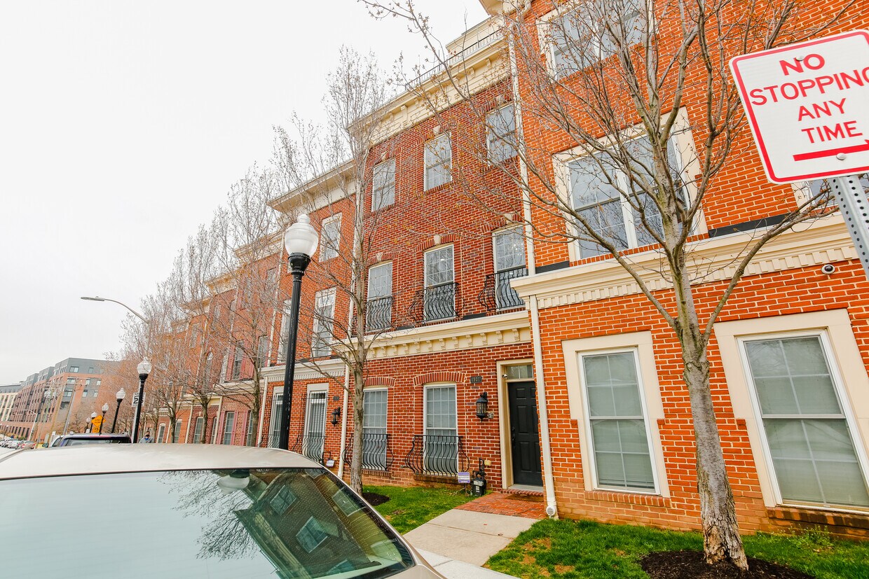 Primary Photo - 1321 Covington St