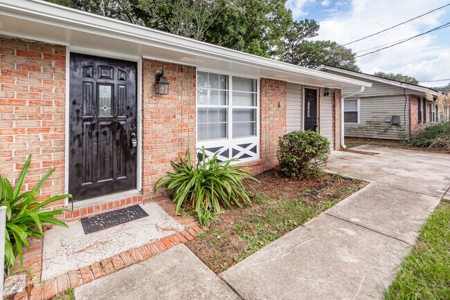 Building Photo - 3 Bedroom 2 Bath Home in Ponderosa - West ...