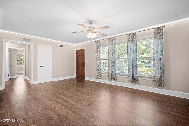 Foto del edificio - 2410 Pine Ct N