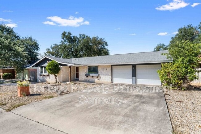 Photo - 7015 Forest Pine St House