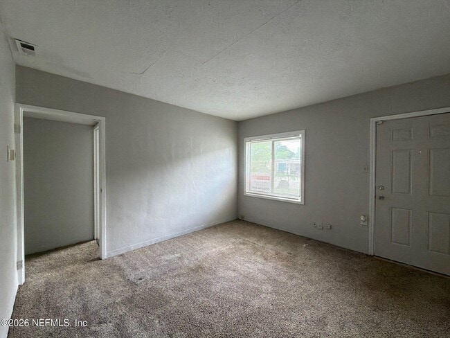 Building Photo - 814 E 60th St
