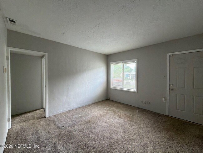 Foto del edificio - 814 E 60th St