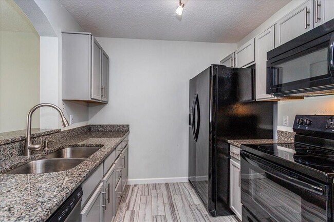 Building Photo - 3940 Southpointe Dr