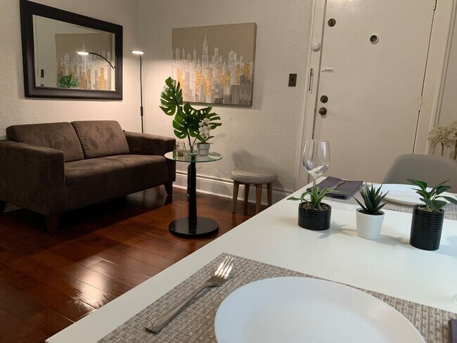 Building Photo - 126 Mendoza Ave