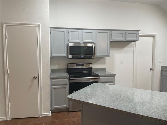 Building Photo - 2922 Custer Dr
